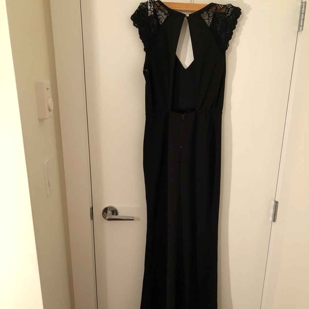 Long black dress with leg slit - Picture 5 of 8